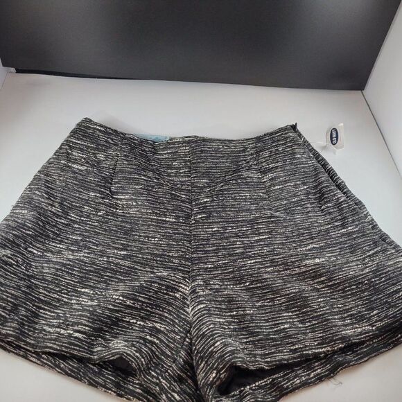 BRAND NEW WOMEN"S OLD NAVY SHORT - Picture 3 of 16